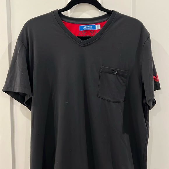ADIDAS ORIGINALS Gioia v-neck t-shirt w/t pocket black sz L - Picture 1 of 3